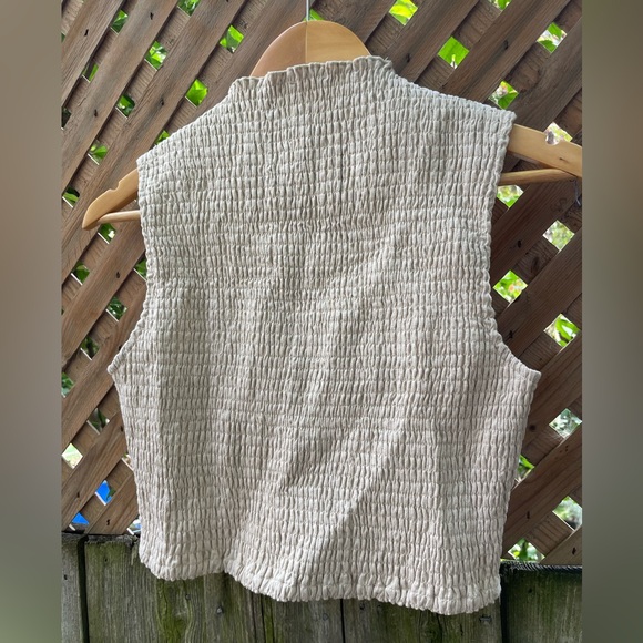 Meshki Textured Highneck Cropped Top - Picture 4 of 4